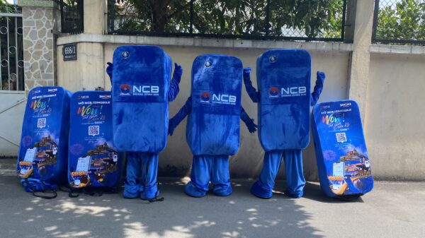 mascot di dong mat sau scaled